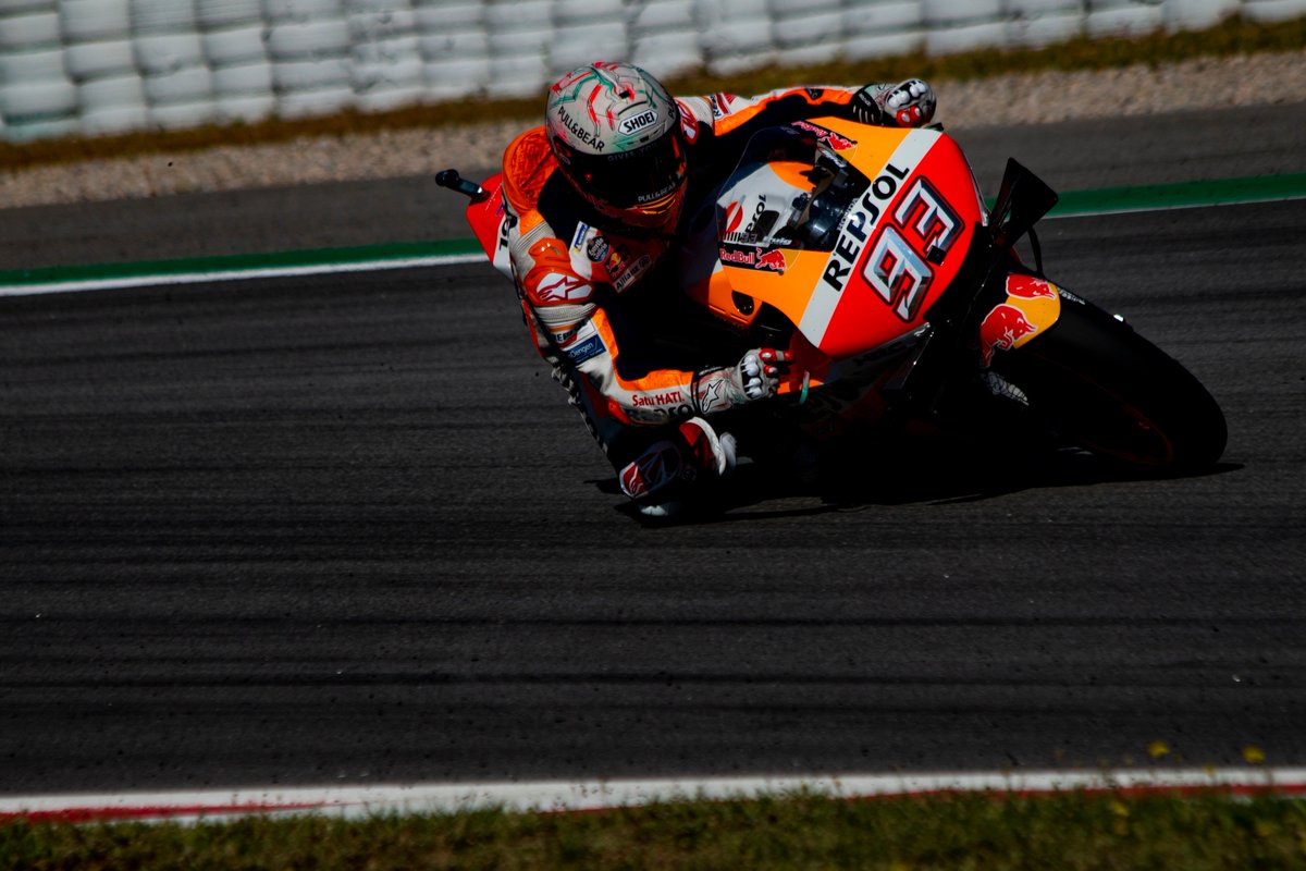 FormulaRapidaES's tweet image. #MotoGp #CatalanGP | Márquez gana dominando en Montmeló tras un error de rookie de Lorenzo que ha dejado a tres pilotos  fuera. Quartararo consigue su primer podio en MotoGP al ser segundo y Petrucci acaba tercero.

📸@vinyi_arnau96 - @FormulaRapidaES

➡️bit.ly/2WK7ugI