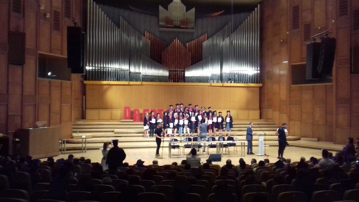 Travel_2Romania's tweet photo. "Gaudeamus Igitur
Juvenes dum sumus. "
Facultatea de Drept, 
Sala Radio, București 
România https://t.co/mnUJwNpyOW