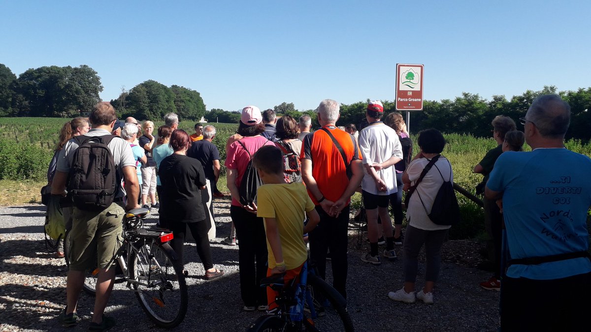 AgenziaInnova21's tweet photo. Tanti alla camminata tra #groane e #brughiera a #Lentate, per parlare di #connessioneecologica #serviziecosistemici e #fiumieparchiinrete finanziato da @FondCariplo. Grazie a @parcogroane e FLA per le interessanti spiegazioni,a comune e associazioni x il supporto.GRAZIE a tutti! https://t.co/mHFidXrKSU