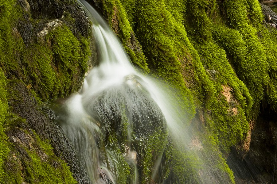 Vemil13's tweet photo. Ignoring #ThePhotoHour #dailyphoto #MyPhoto #photoart #fineartphotography #waterphoto #waterabstract #waterfallhunters https://t.co/pJ9VyRb9dj