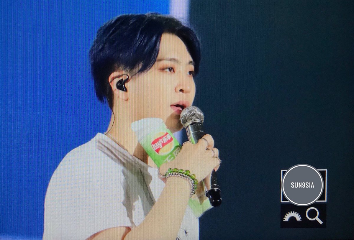 virgoars's tweet image. youngjae CANNOT eat cucumber. so don't bring cucumber-flavored snacks to any concert to give to the boys. he was seen trying to spit it out and was visibly upset. DON'T! DO! THIS! IT'S! NOT! FUNNY!