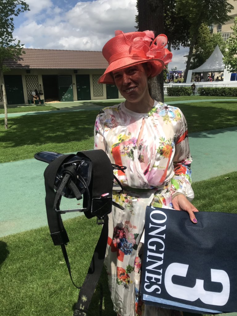 EcurieVivaldi's tweet photo. Mille mercis à notre entraîneur @ChappetRacing et notre super jockey @CSoumillon pour cette magnifique 2e place de #Pizzicato dans le Paul de Moussac à @fgchantilly aujourd’hui. Notre premier groupe !!! C’est comme une victoire pour nous ! https://t.co/H871JlgjIM