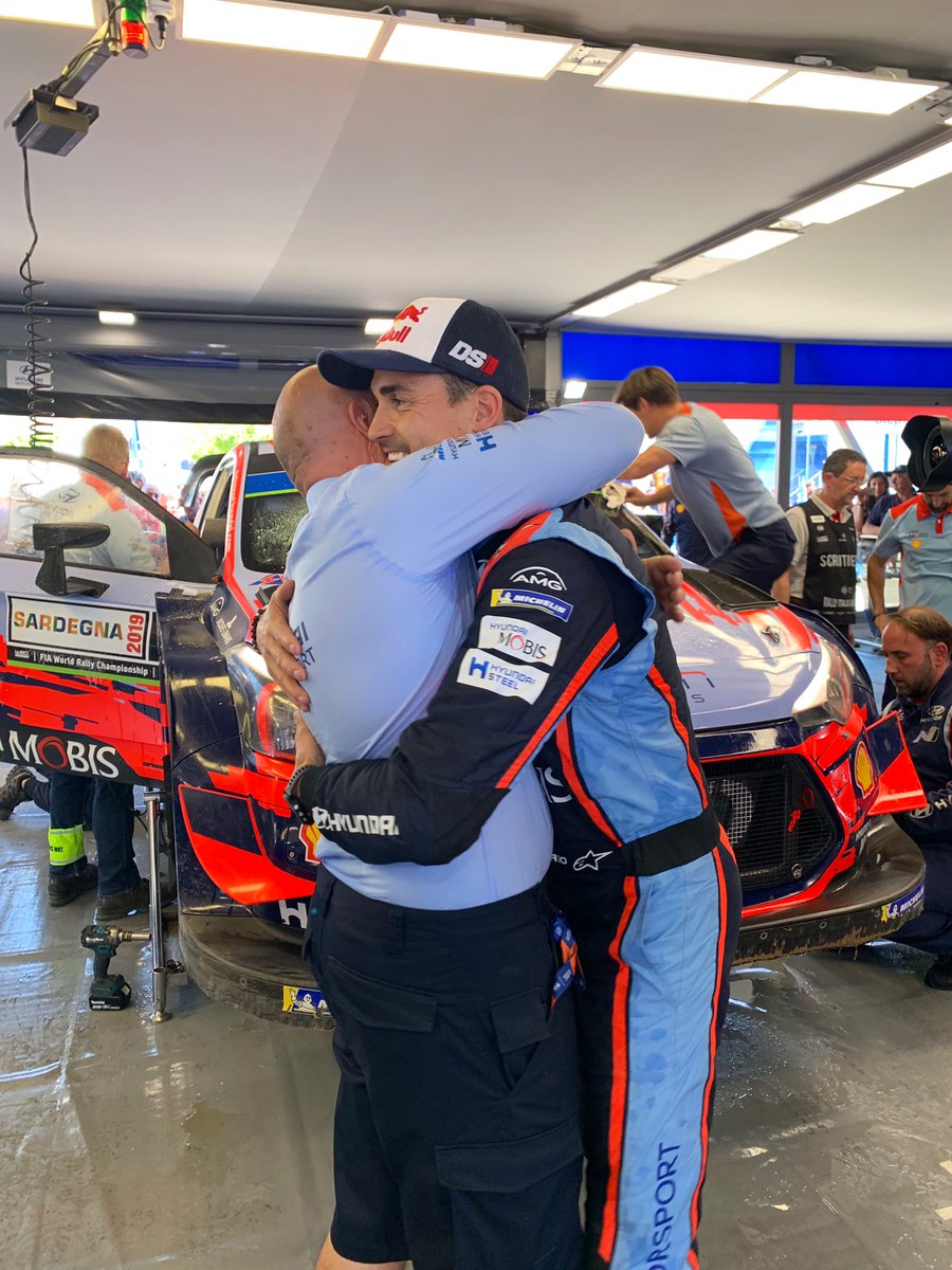 HMSGOfficial's tweet photo. #WRC And itβs time for a #HyundaiHug! π #HMSGOfficial #RallyItaliaSardegna https://t.co/2hvq3NxXEy