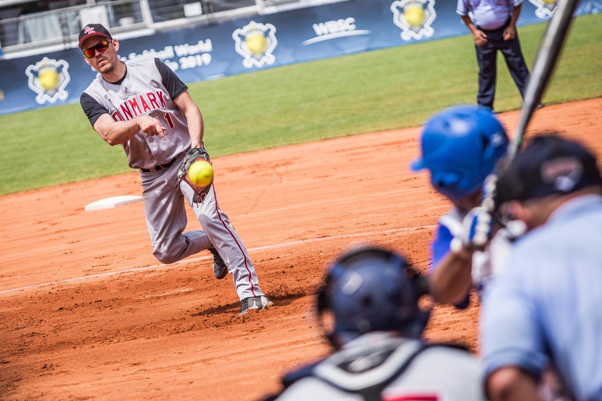 WBSC's tweet photo. 🇻🇪🇻🇪🇻🇪 Venezuela extra-inning NO HITTER #wbscmenssoftball https://t.co/jPRr7eAHWN
