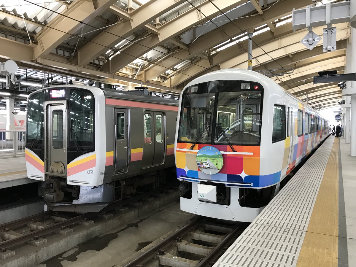 猫フライ ねこふらい きらきらうえつ が新潟駅4番ホームに入線 新潟県内は酷い暴風雨だったから運休にならないか心配だったけど 無事に来てくれて良かった 入線時間は9 59 隣の豊栄行きは10 01発で きらきらうえつは10 11発 撮影可能時間が