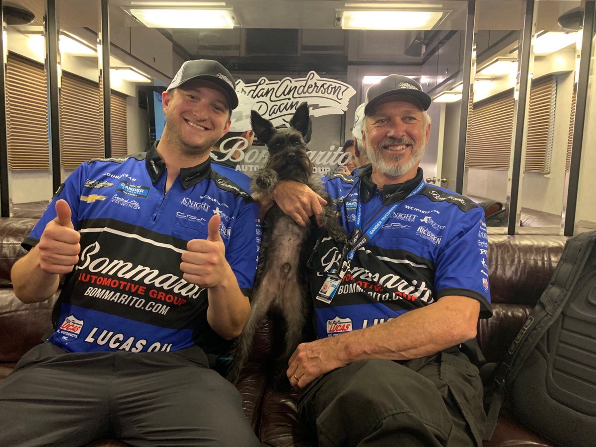 BommaritoAuto's tweet photo. Got race tickets?!? At @WWTRaceway, #ACTIONISTHEATTRACTION! Need a 🎁 for dad? It's not too late!

✔ Purchase racing 🎟 for 6/22 @NASCAR_Trucks &amp; @ARCA_Racing series
✔ See @j66anderson (WITH HIS DAD!) at the track
✔ Witness an unforgettable truck race!🚘💨 #FathersDay https://t.co/yreB84vzaq