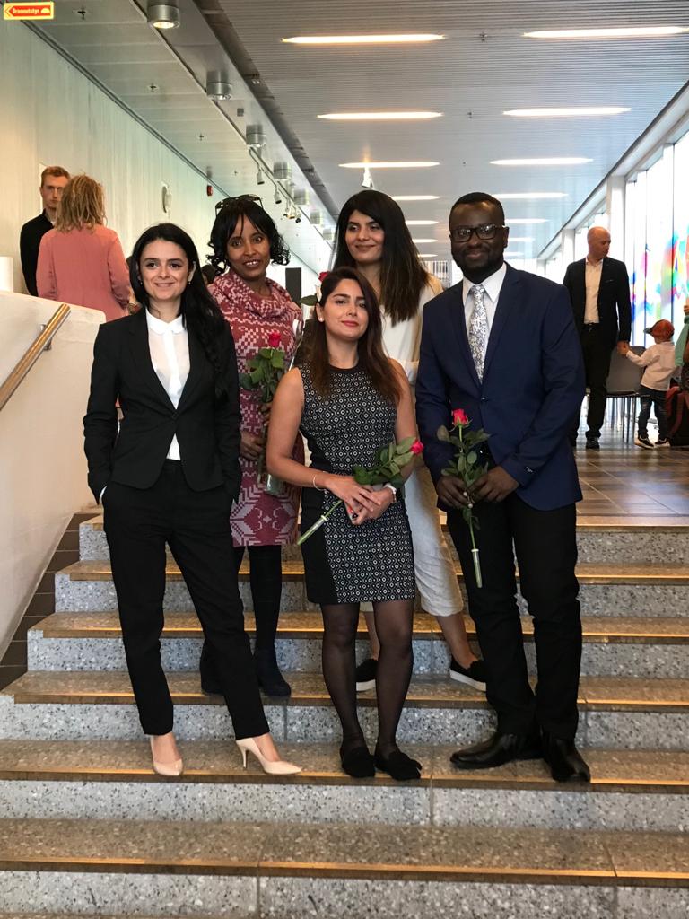 Angie_C_Alarcon's tweet image. June's forecast: MSc Graduation with a chance of Norwegian summer 😍!!! Thank you with all my heart to @Paal_Johnsen @VidarSorum @JGamma3 @jsaeunn #MicroPop ♥♥!!!!! @UiTromso