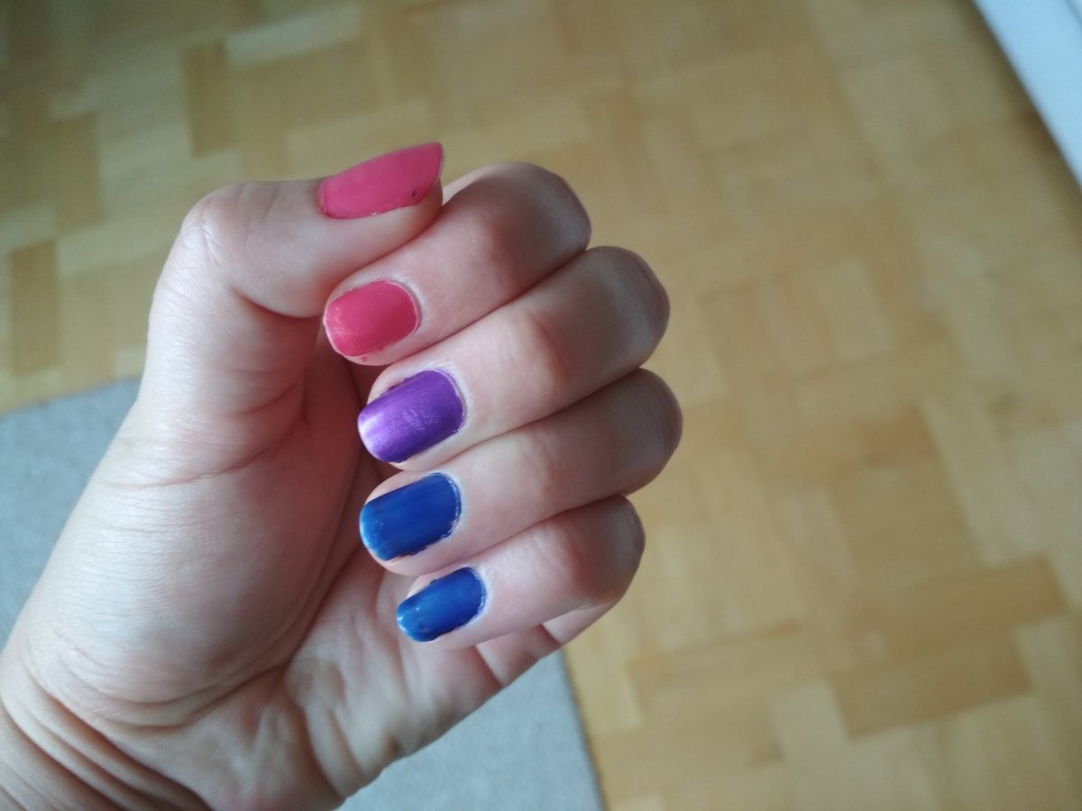Jaskinia_Lindy's tweet photo. How's your #PrideMonth going y'all? 😁 #biNails https://t.co/nyxxUWroqc