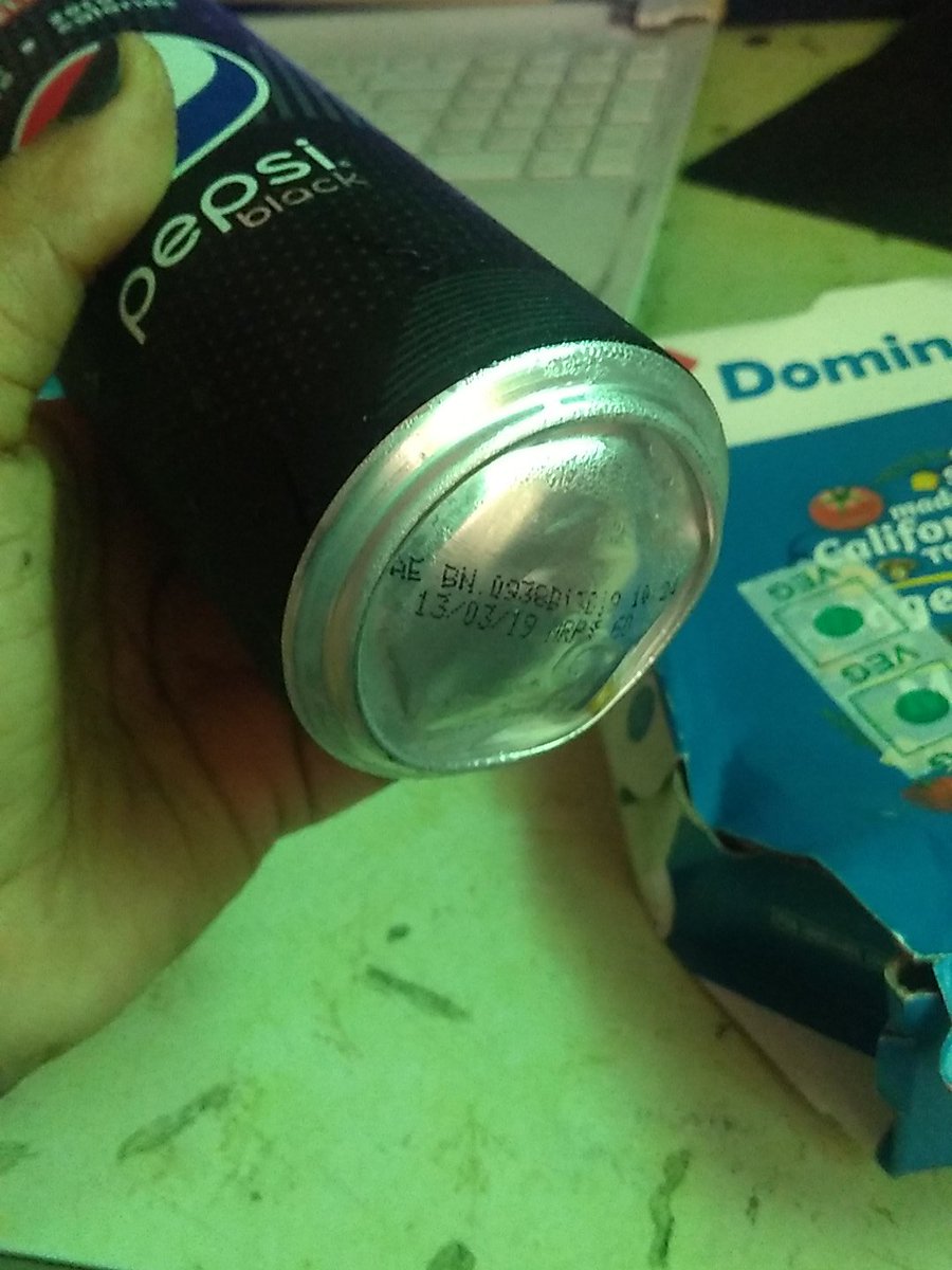RutujaP23255841's tweet photo. @dominos_india, smashed pizza box and a Pepsi can that's puffed up at the bottom. 
From the Rutu Estate store in Thane. 
It's not raining here, there's no traffic. The pizza place is pretty close. Nothing out of the ordinary that would make this acceptable. https://t.co/vrBtyhLo5G