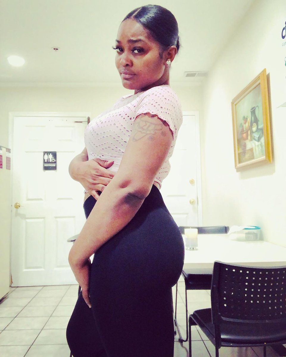 JamesLise1's tweet photo. I like when they pretty and ghetto type of bitch that don’t even say hello 💋 https://t.co/YJW9Gjd2Q5