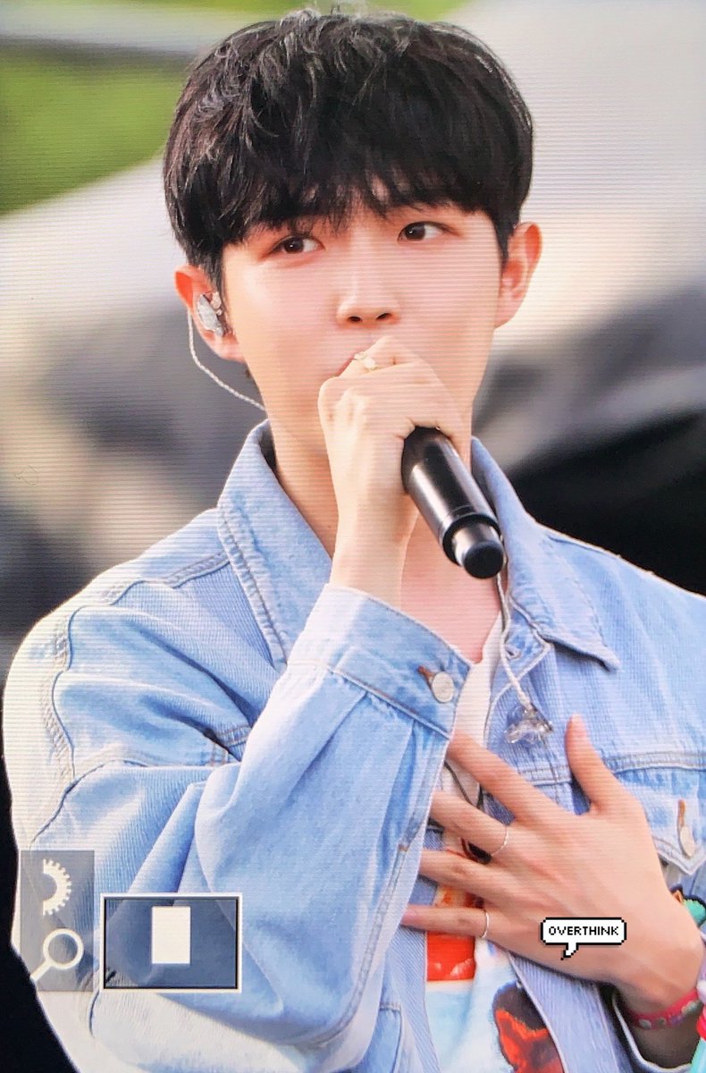 overthink_jh's tweet photo. 190616 #김재환 #재환
야외에서 노래하는 재환이를 볼 수 있다면 나는 찜닭이 되어도 좋아ㅠㅠ https://t.co/SlqYTNmPx8