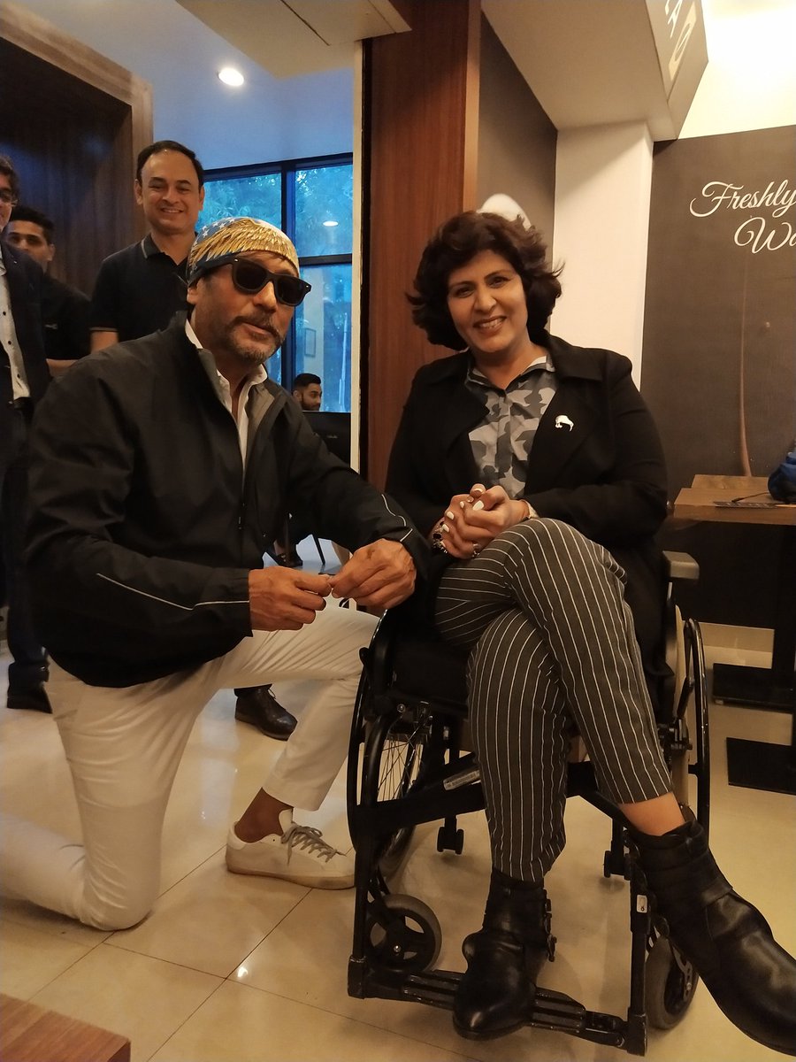 The wow moment when you get hugged by your childhood hero and crush 'Apna Bhidu'!
Thank you <a href="/bindasbhidu/">Jackie Shroff</a> 
#JackieShroff