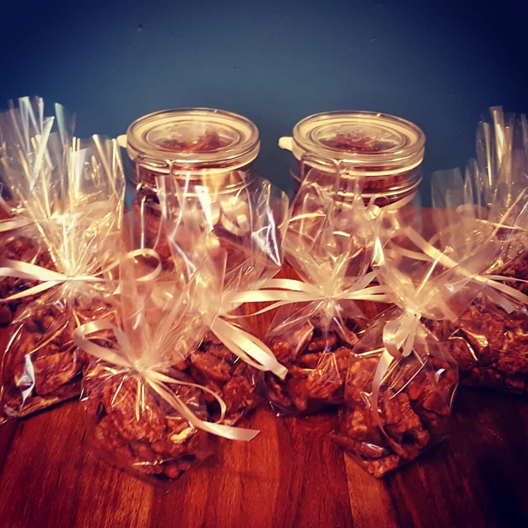 TheCanadianCot's tweet photo. Happy #FathersDay!  These moreish spicy #candiedpecans went down a storm at yesterday's #schoolfair, and almost entirely as gifts for #dads.  They are also my #personalfavourite right now! https://t.co/6bBB2ehUig
