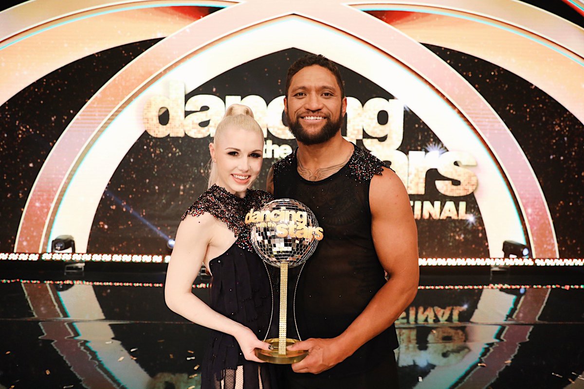 Congratulations to our 2019 #DWTSNZ winner Manu Vatuvei! 🏆✨