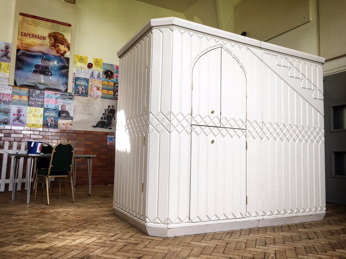 Folkinabox's tweet photo. We’re set up at @poundarts centre in #corsham today until 3pm! #blueskyfestival 💖 w @emilybarkerhalo and @LukasDrinkwater https://t.co/OGduBG1Spq