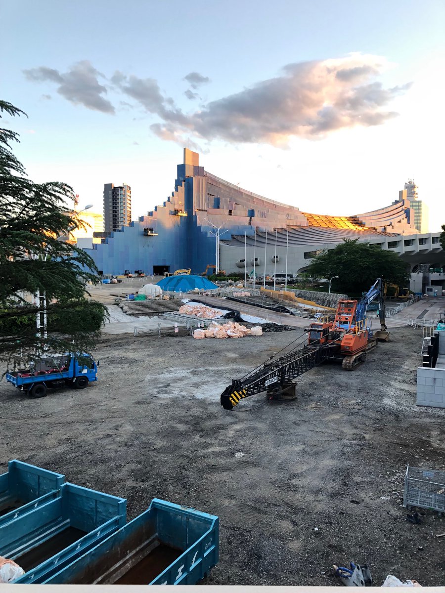 博多のタケ 代々木とかperfumeライブ以来やなあ まなみのりさがチラシ配ってたのが懐かしい あら なんか取り壊してるんですけど 俺の思い出の地が 泣