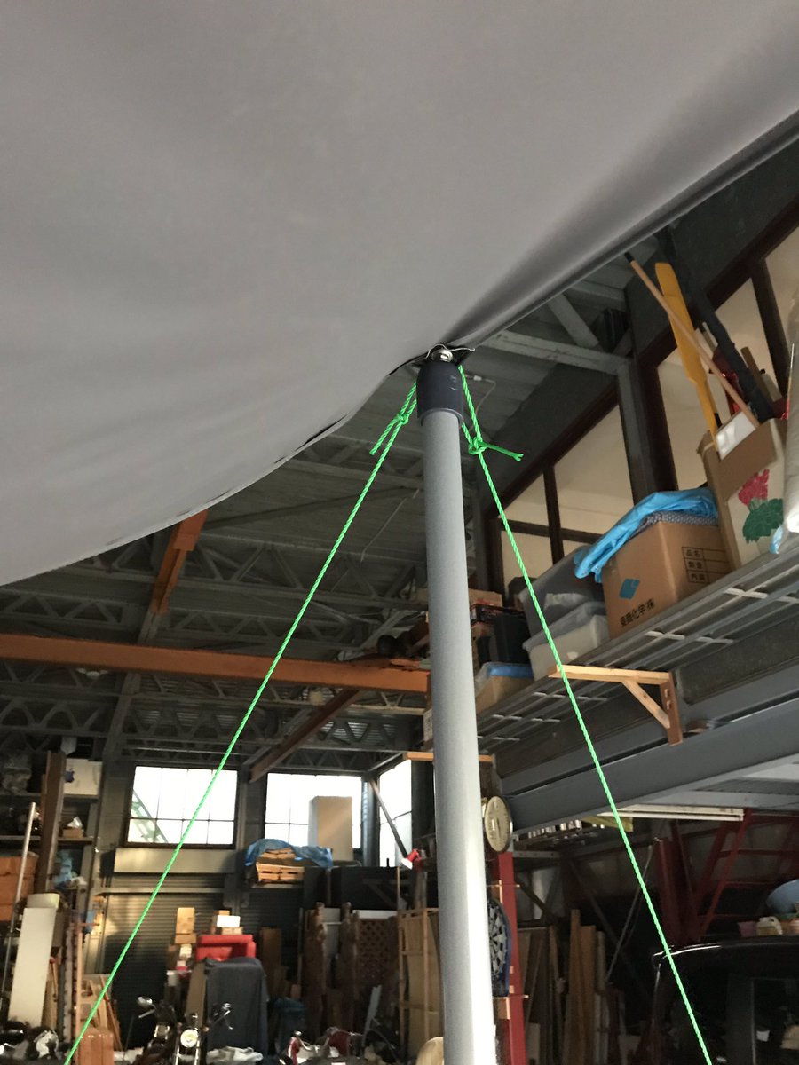 アゼガミ 440 Twitterissa 先日作った自作タープを昨日の大雨で使い損なうという事態 あまりに悔しく自宅ガレージ前にロープ 自作 も張りつつ 昼間からビールに焼肉 手作り感満載のタープだが 十分使えそうだった 残念なのは車用に作ったタープなので お役