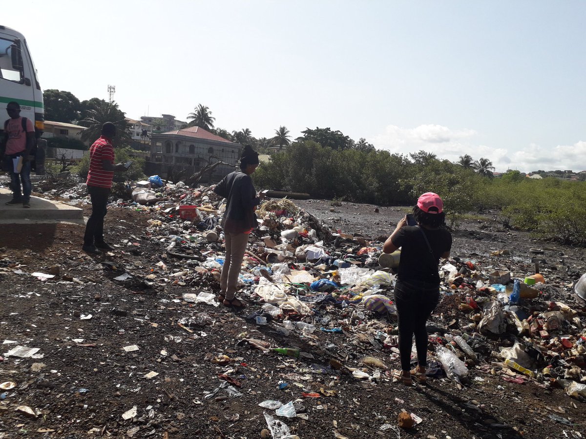 osmguinee's tweet photo. Dans le cadre de notre contribution à la lutte contre l'insalubrité à #Conakry, une équipe de collecteurs de données est déployée sur le terrain pr identifier tous les points de dépôts sauvages afin de réaliser une carte #UMAP. #Map4gn Cc @cafdo_officiel @Hawadams https://t.co/zSOpnJXcbU