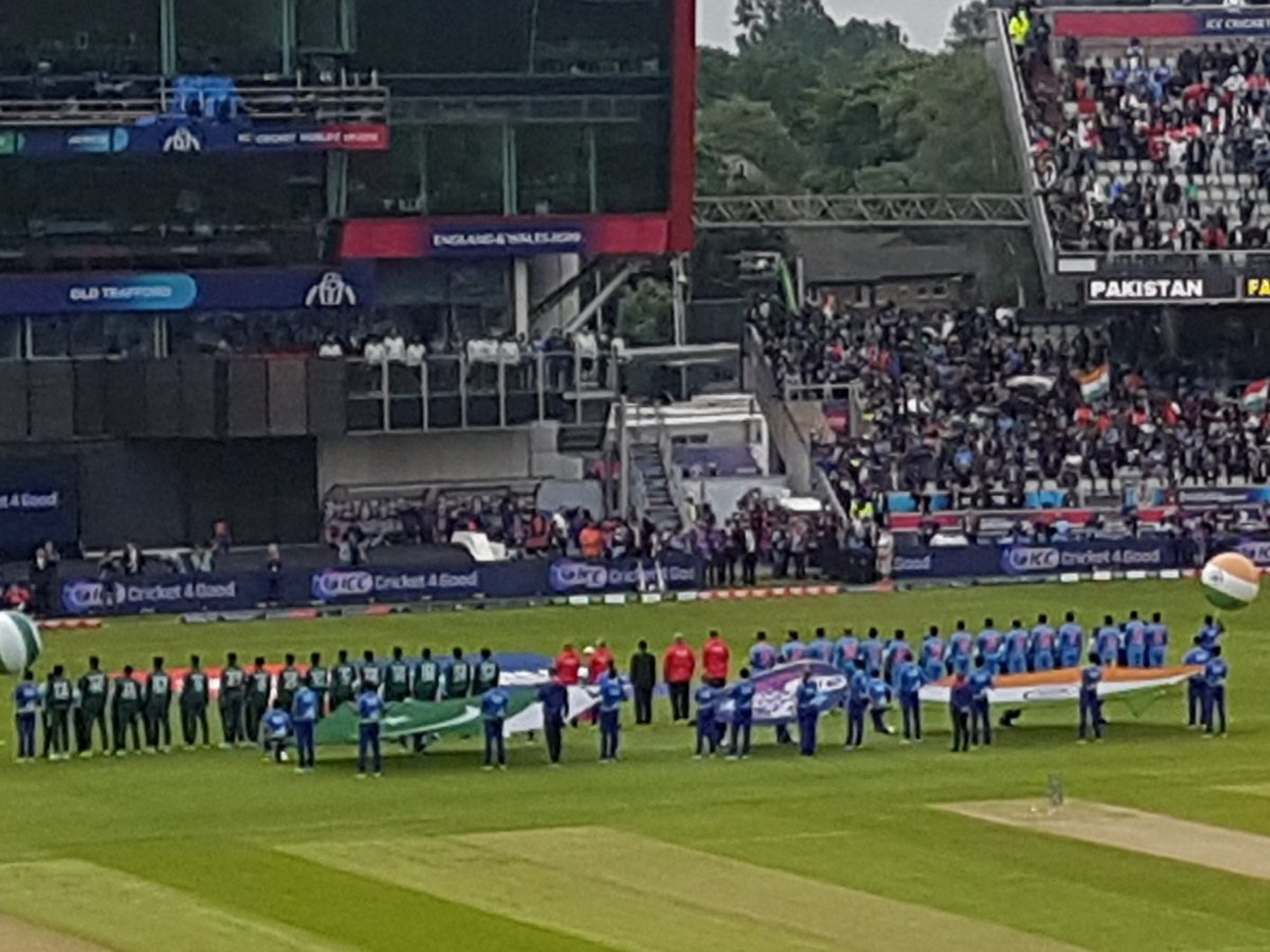 ES_Sport_ae_'s tweet photo. Game on. India v Pakistan #cwc19 #indiacricket #pakistancricket https://t.co/LusU1bK4U5