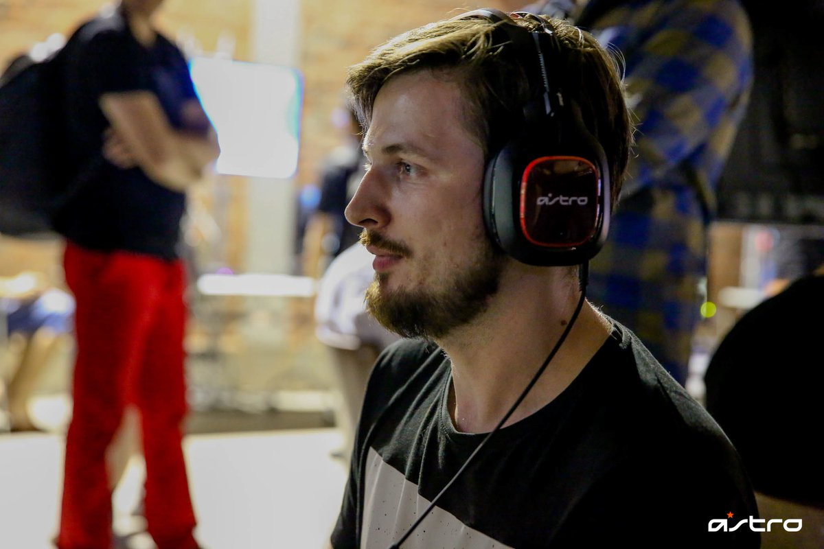 ASTROGamingUK's tweet photo. It's Championship Sunday at #FGChallenge 2019! The crowd is already going wild! Watch live @ https://t.co/DNFS2jnapx
🇵🇱 🔥 🎧 #TWT2019 #TWT #Tekken https://t.co/pF3A4ZscXV