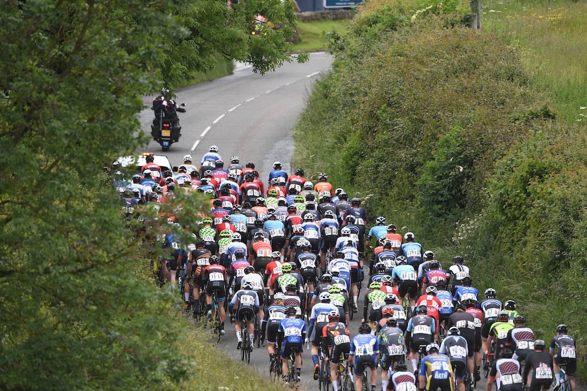 NationalSeries_'s tweet photo. The race had been de-neutralised and stopped on top of Dundry Hill heading out to the Mendips due to a lost rider 🤷‍♂️

But we're back moving again and the race will be on at the bottom of the hill! 🚴

#CircuitMendips #NationalRoadSeries https://t.co/yd8iwphvMQ