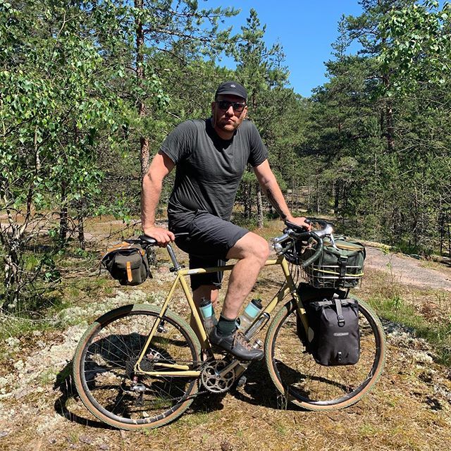 Let’s ride again! We came to #värlaxudden for the first ever forest drinking Finnish championships #metsäryyppäämisensm and according to the level of my current brain pain I gave it all. 📷: <a href="/a4d3e/">ayde</a> bit.ly/2KUkIQU