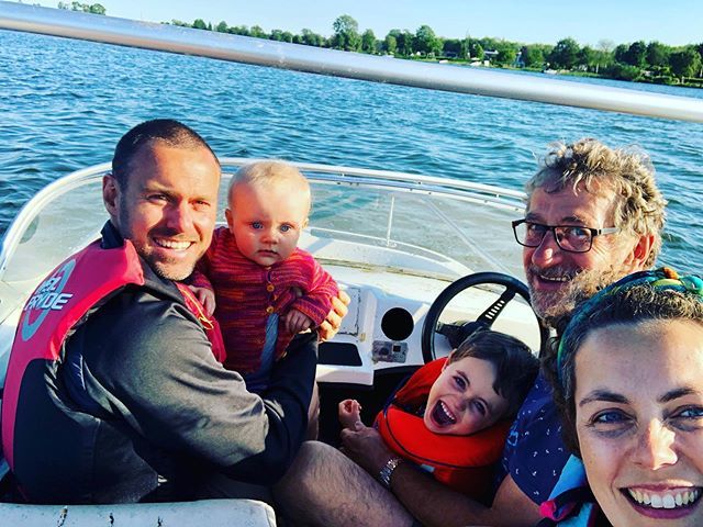 sinding82's tweet photo. Speedbåden er kommet i vandet. Nu skal vi snart ud på wakeboard. Mon Bastian skal i ringen? 🚤 #speedbåd #sundssø https://t.co/4RaVziZXVn https://t.co/GhEw0L9BT8