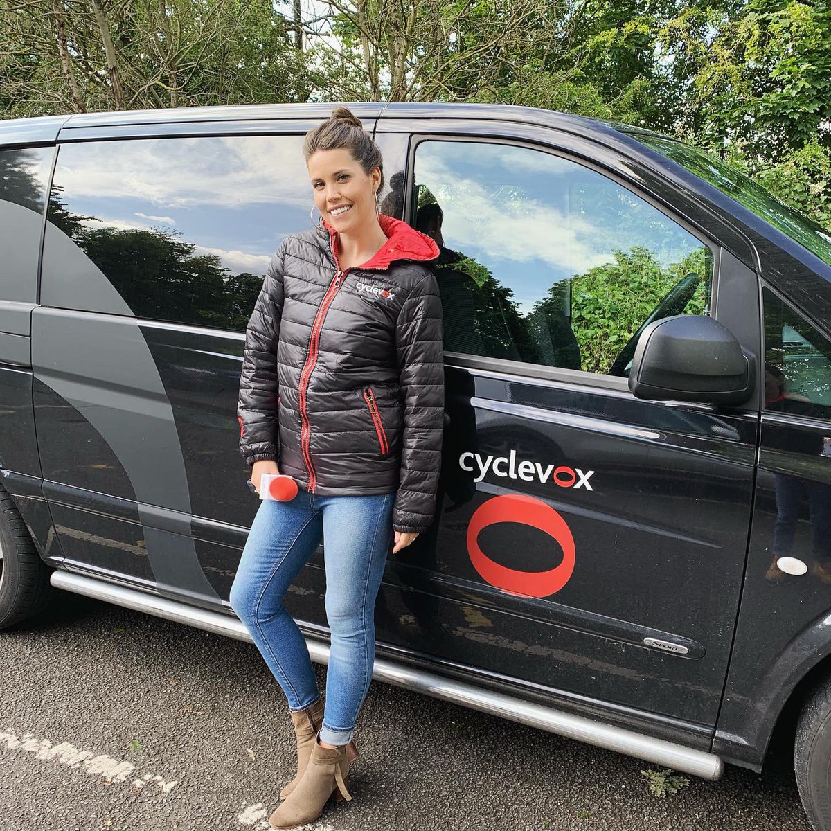 Becky_Ives_'s tweet photo. Nice to be with the @cyclevox crew yesterday chatting to teams for a feature on @Eurosport_UK before they head out for the next stage of the #RoadSeries #CircuitSeries & the @HSBC_Sport #LetsRide event today in Bristol! @BritishCycling (After 3wks off; good to be back!) π΄π½ββοΈπ΄π½ββοΈ https://t.co/hrWZ7couml