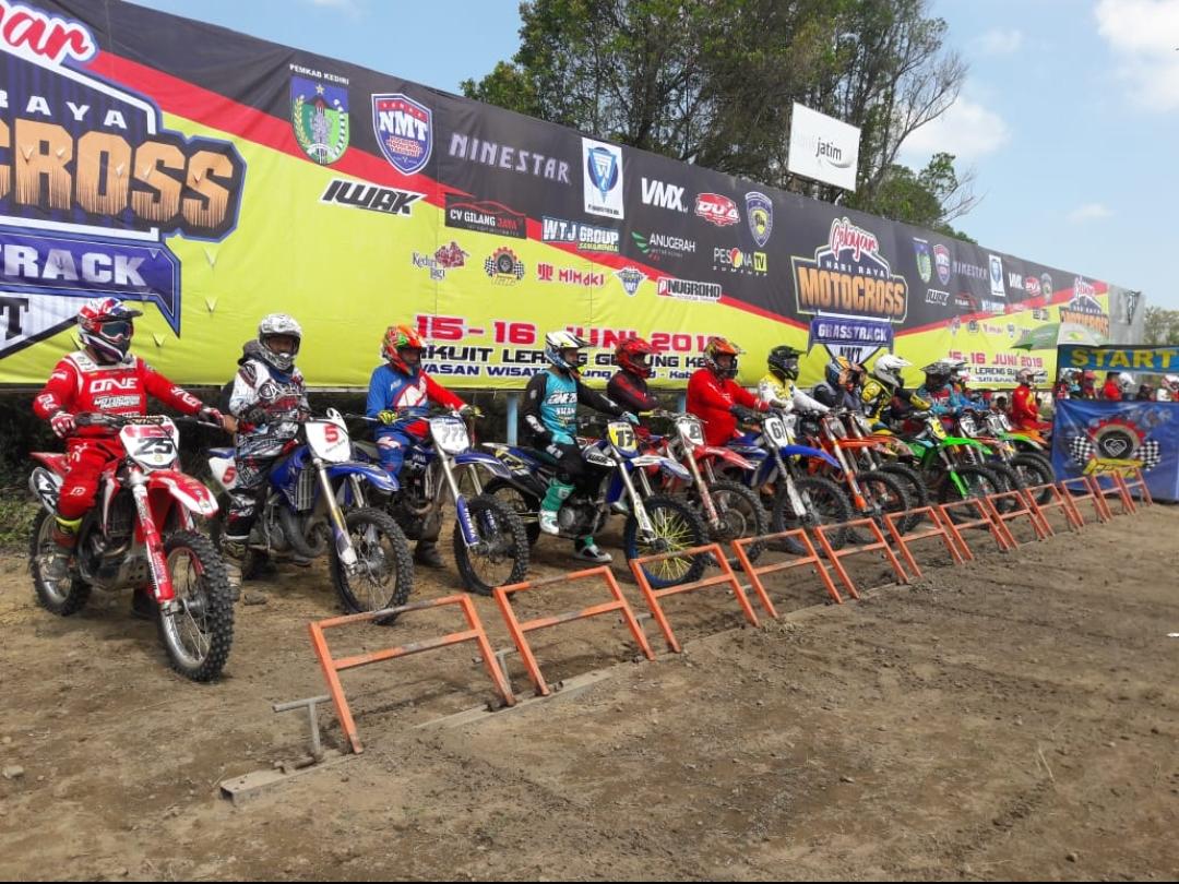 vmx_id's tweet photo. #dropthegate Gebyar Hari Raya Motocross Grasstrack NMT 2019, Sirkuit Lereng Gunung Kelud... #vmxsupport #nmt_jatim
.
.
#RideWithUs #VMX #VMXid #OnlineMotoShop #Indonesia #Motocross #grasstrack https://t.co/JqonlqLeAp