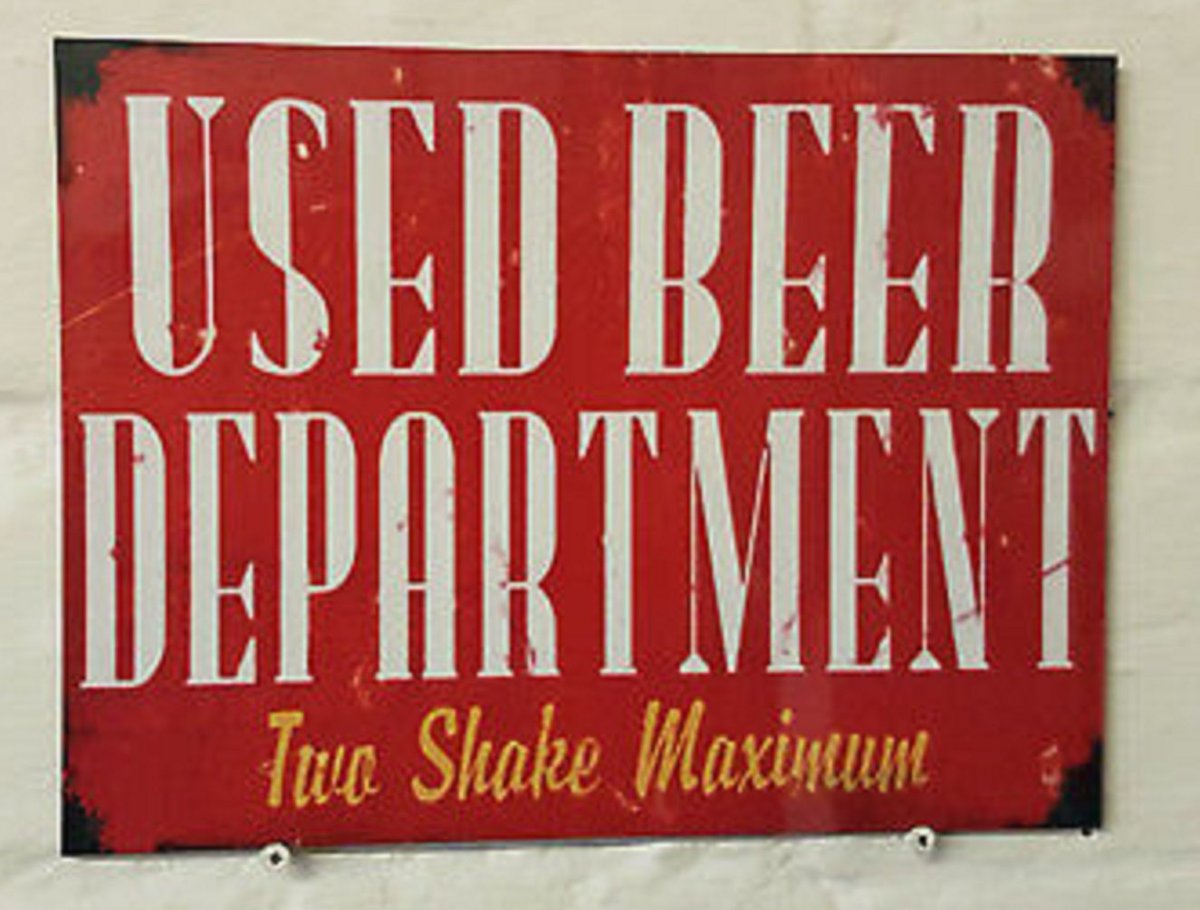 beertrekkie's tweet image. Personally, I recommend ONLY drinking fresh #beer...

.
#beersign #humor #mancave #usedbeer #bathroom #sign