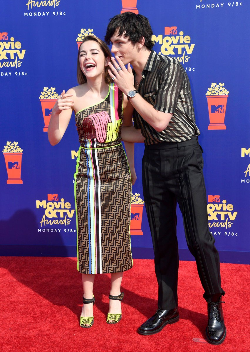 RossLPortugal's tweet photo. O Ross com a Kiernan na red carpet dos MTV Movie &amp; TV Awards, ontem em Los Angeles! ❤️ https://t.co/mMff43NrtR