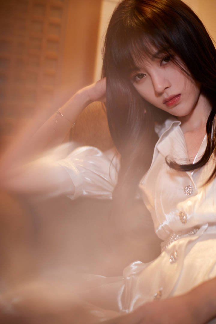 Ju_OffStudio's tweet photo. #鞠婧祎 
「她用青春的残影 换海蓝色的谜」
#鞠婧祎孤独与诗 一组番外写真送上📷
视若娇慵 心定坚卓 @Yiyi_twt 等属于她的诗 娓娓而来📜
#鞠婧祎0618生日快乐 https://t.co/kUg0aWJftC