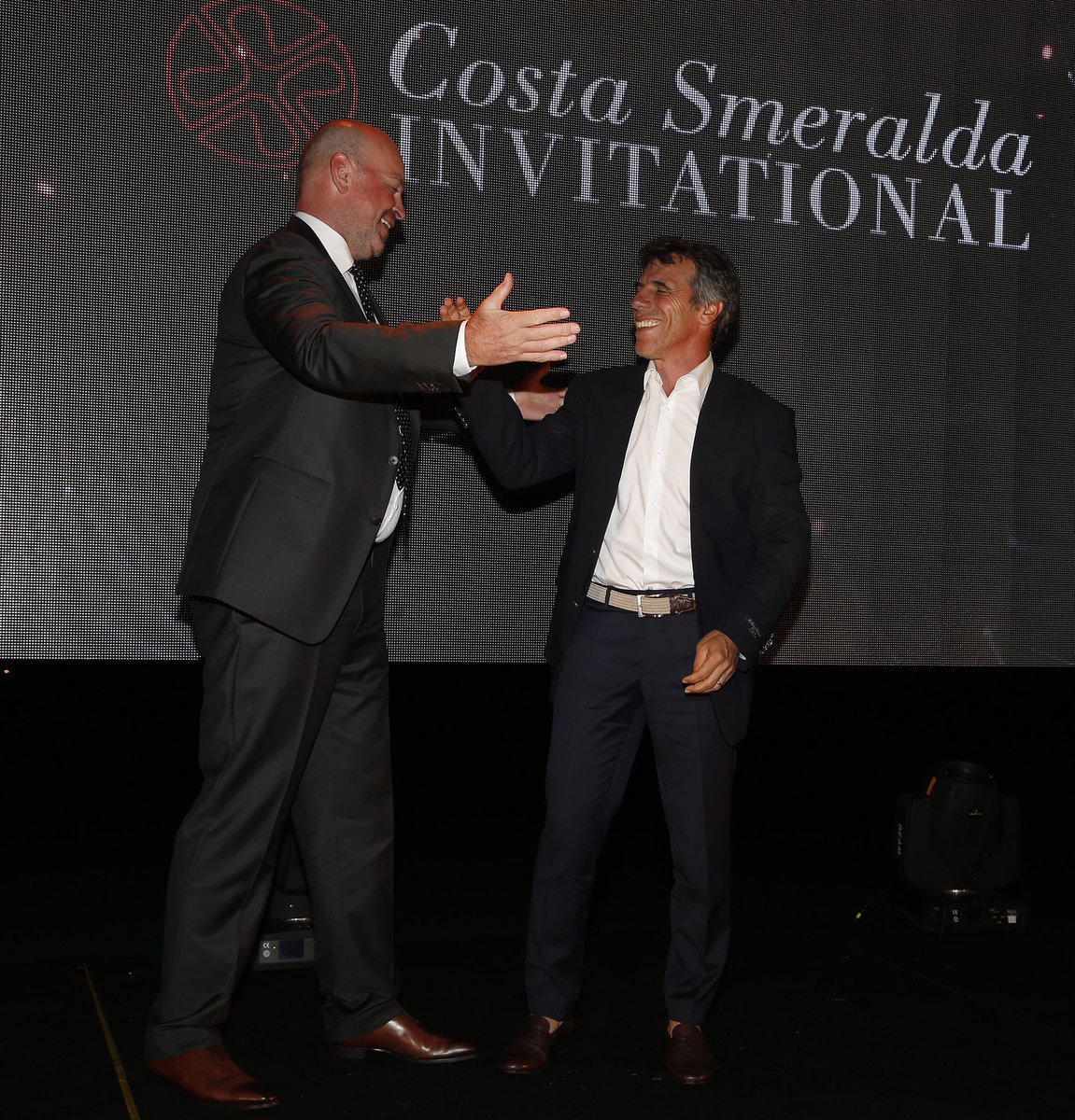 CSInvitational's tweet image. The blue jacket suits your Gianfranco!

Presented by our golf host @thomasbjorngolf 🙌 

@BrooksBrothers @seaesnow 
@caladivolpe_htl 

#CSI2019 #costasmeralda