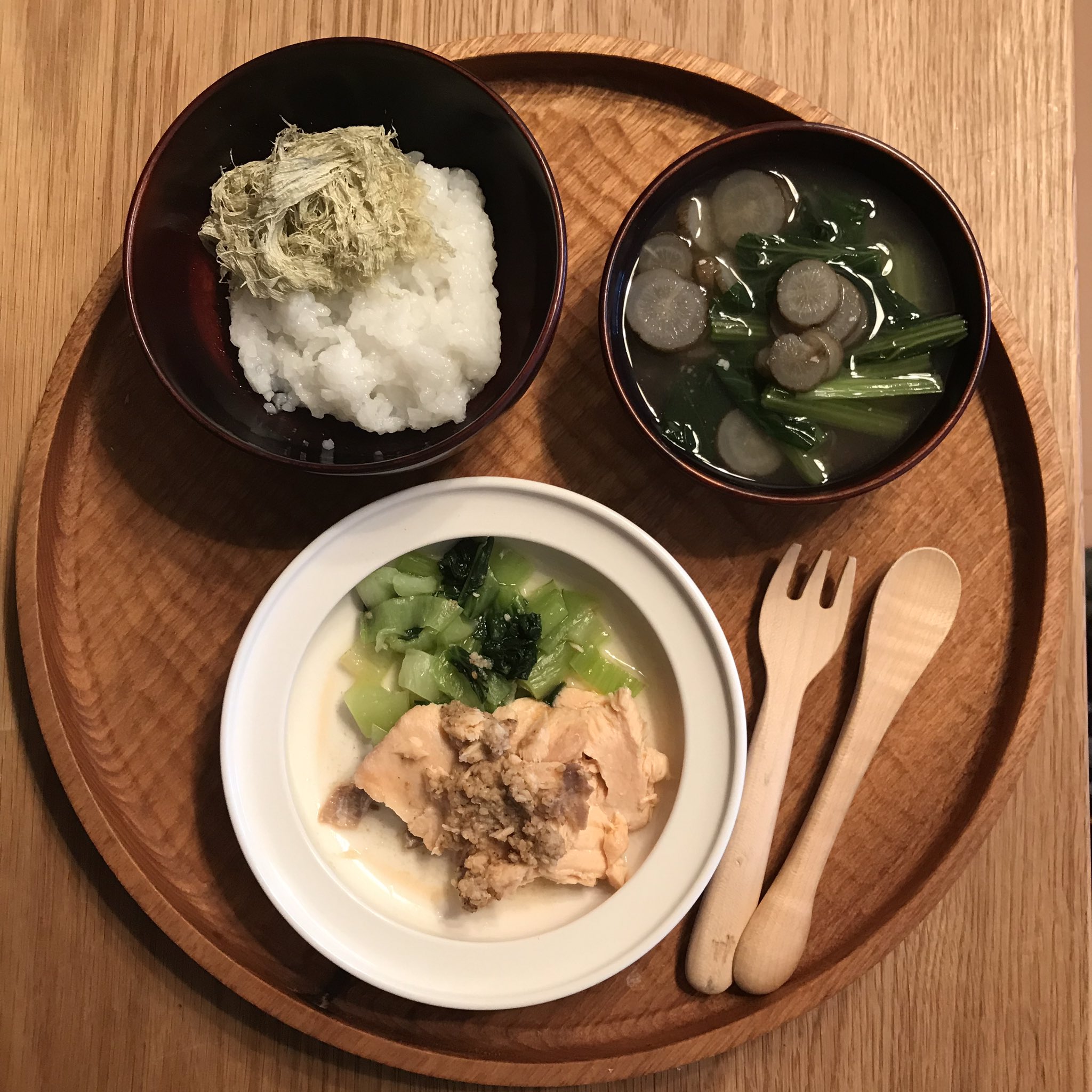 本田 よう一 3歳育児中 息子さんごはん 鮭のごまだれ チンゲンサイ 小松菜とごぼうのみそ汁 とろろ昆布ごはん ここに我々の厚揚げなどを要求 足りず バナナとチーズも追加 すんごい食べる 幼児食レシピ 幼児食献立 赤ちゃんのいる暮らし 幼児食