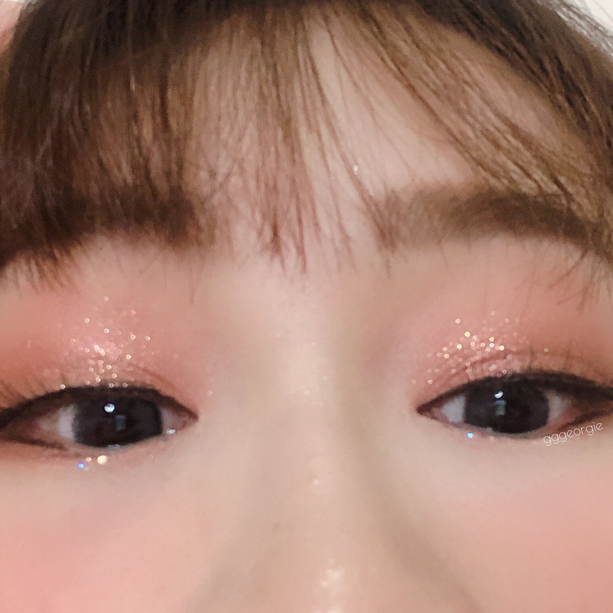 georgiehae's tweet photo. ✨ 𝚋𝚊𝚗𝚒𝚕𝚊 𝚌𝚘 𝚎𝚢𝚎𝚌𝚛𝚞𝚜𝚑 𝚜𝚞𝚙𝚎𝚛 𝚋𝚕𝚒𝚗𝚐 𝚐𝚕𝚒𝚝𝚝𝚎𝚛 ✨

    ดูความวิ้ง ใครสายกลิ้ตเตอร์น่าจะชอบแบบเรา อันนี้เบอร์ CR01 จะทาเดี่ยวๆก็ได้ หรือทาทับเป็นขั้นสุดท้ายเพื่อเพิ่มความวิ้งกระจายก็ดีหมดเลย 💖

#ไว้รีวิวห้ามขายของโว้ยย #จอรีวิว https://t.co/9HmySg5yN9