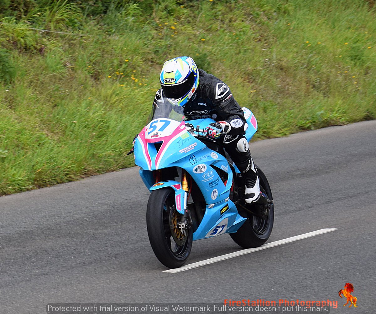 FireStallion666's tweet photo. #jackpetrie #mikebrowne #michaelbrew #radhughes. #postttraces #southern100roadraces #billowncircuit #iomtt @roadracingfans @RoadRacingLife #firestallionphotography https://t.co/ZOI7ix9r6I