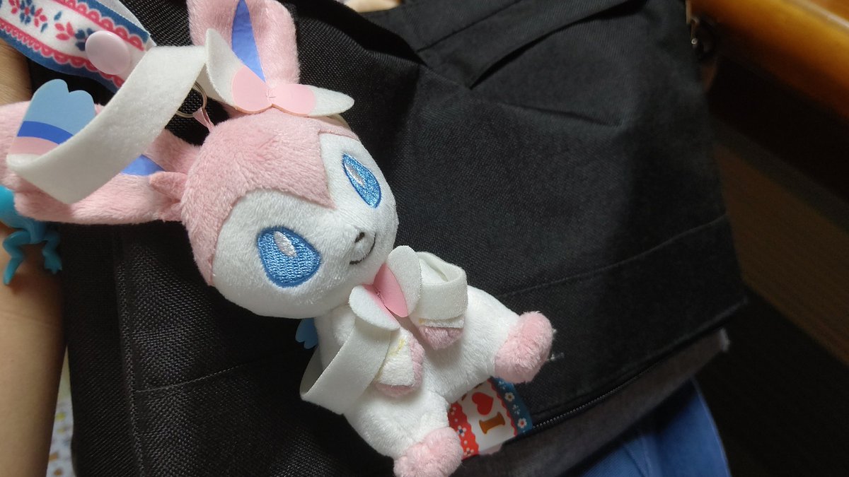 晴 7月8月仕事休職中 私の通勤カバン 職場でポケモン好きって 有名になっている らしい 帰り道にポケモンgoしてるのも何度も目撃されているらしい 他のもあるから 時々交換してカバンにつけよ ぬい撮り 晴 7月8月仕事休職中 私の通勤カバン 職場でポケモン好きって 有名になっている らしい 帰り道にポケモンgoしてるのも何度も目撃されているらしい 他のもあるから 時々交換してカバンにつけよ ぬい撮り