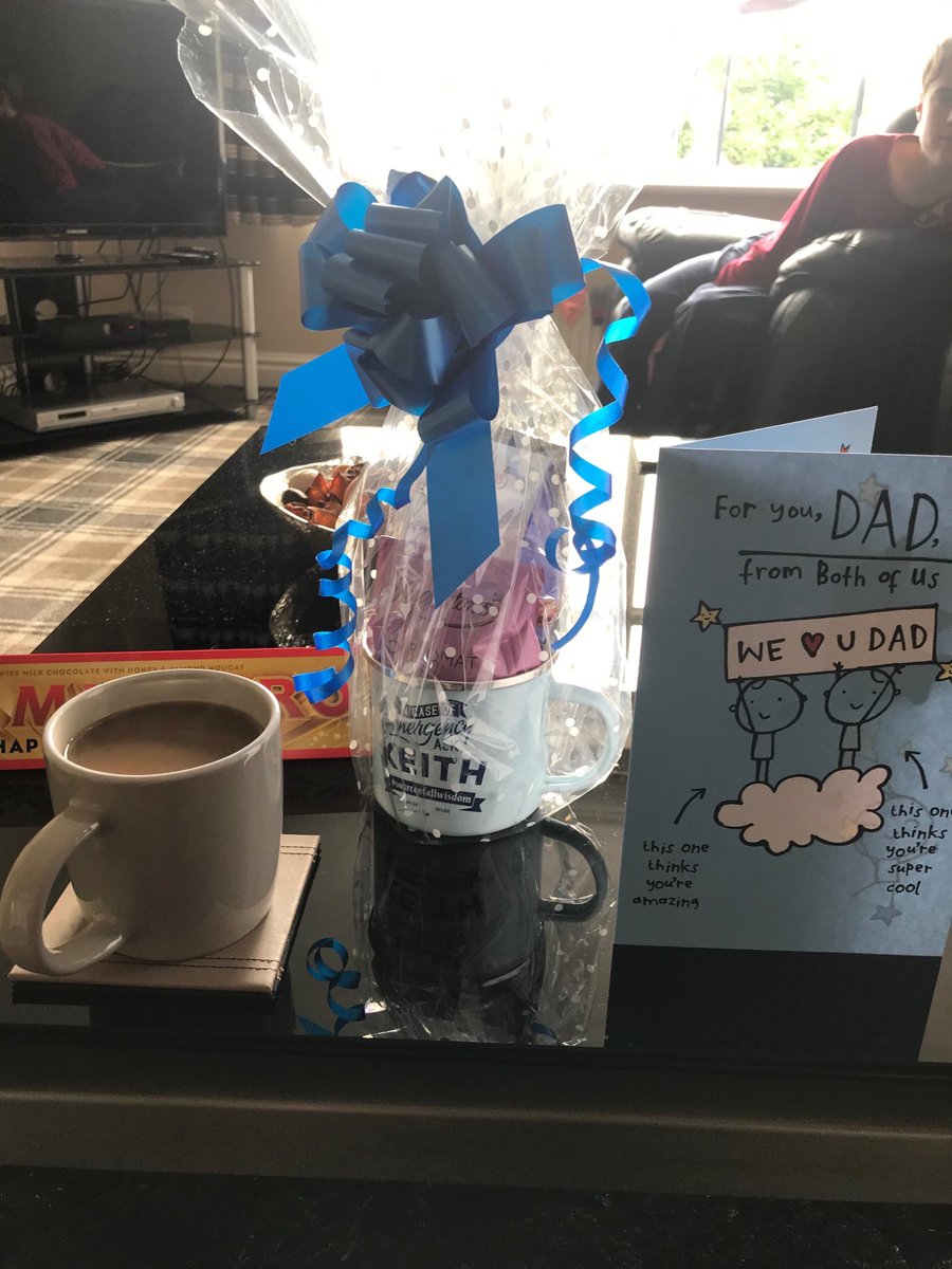 Kbentham005's tweet photo. Happy Fathers Day folks #toblerone #sourceofallwisdom #brew #earphonesboughtatthegarageathalfelevenlastnight https://t.co/3FkRyjl0UT