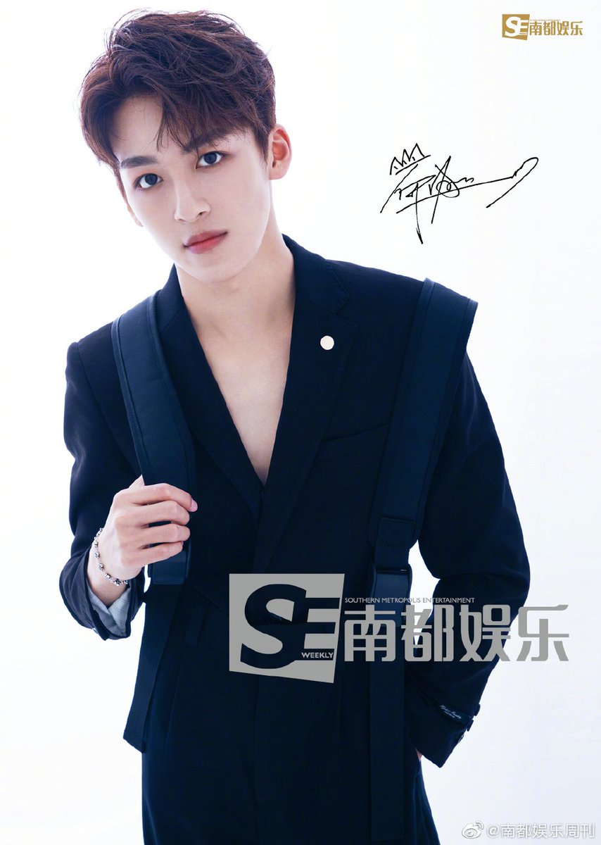 南都娱乐周刊X R1SE Signed Posters #周震南#ZhouZhennan #何洛洛