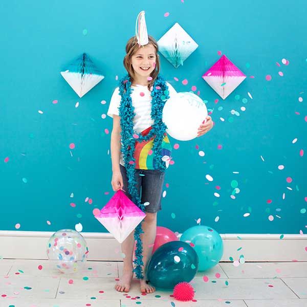 KitCaboodleKit's tweet photo. Last chance to grab a bargain with code TAKE50 for 50% off our magical party kits! https://t.co/TBORVDBZGj #kidsparties #partysupplies #sale #lettoysbetoys #letpartiesbeparties https://t.co/1vXKweWtno