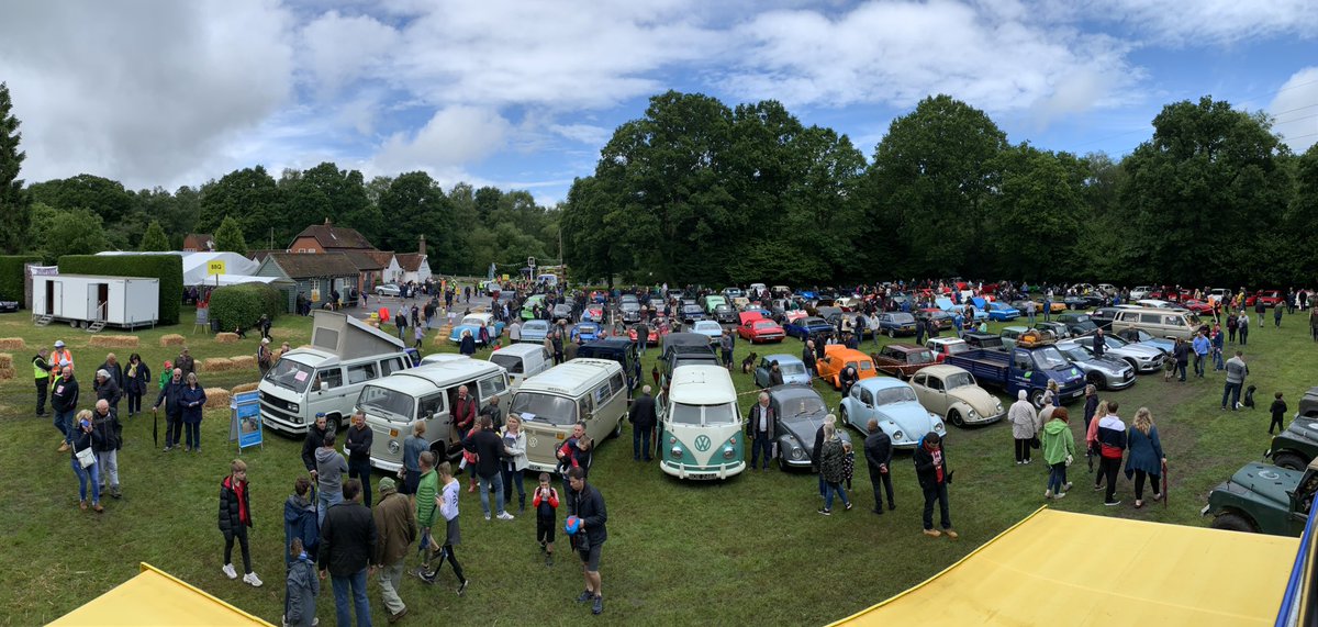 deers_hut's tweet photo. Deers Hut classic car day in full steam https://t.co/3zi6fqiuTk