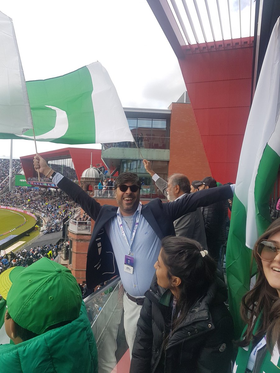 ES_Sport_ae_'s tweet photo. And #Pakistan finally get a wicket

#CWC19 #INDvPAK https://t.co/YMGbA8Hqtg