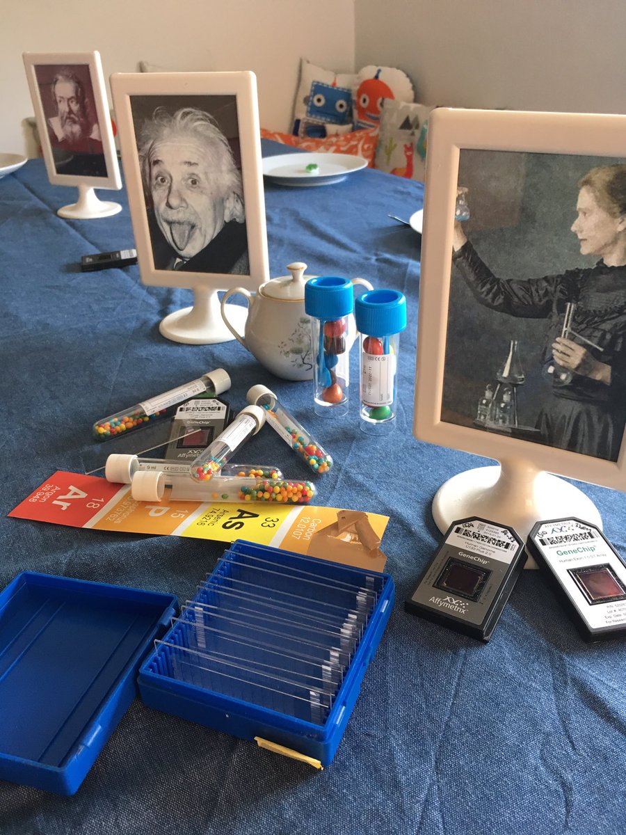 jo_rainer's tweet image. Preparation for my son's birthday party (theme: #science) - finally some use for my good old affy #GeneChips and self-made 2-color #microarrays