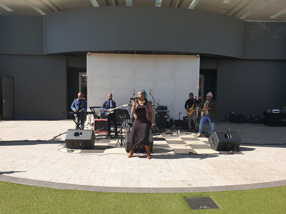 What a performer! We have <a href="/DeeVahOnline/">DeeVah</a> here today to celebrate Father's Day at <a href="/MenlynSA/">Menlyn Park</a>. Thank you for looking out for us <a href="/rocomamas/">RocoMamas®</a> Menlyn.