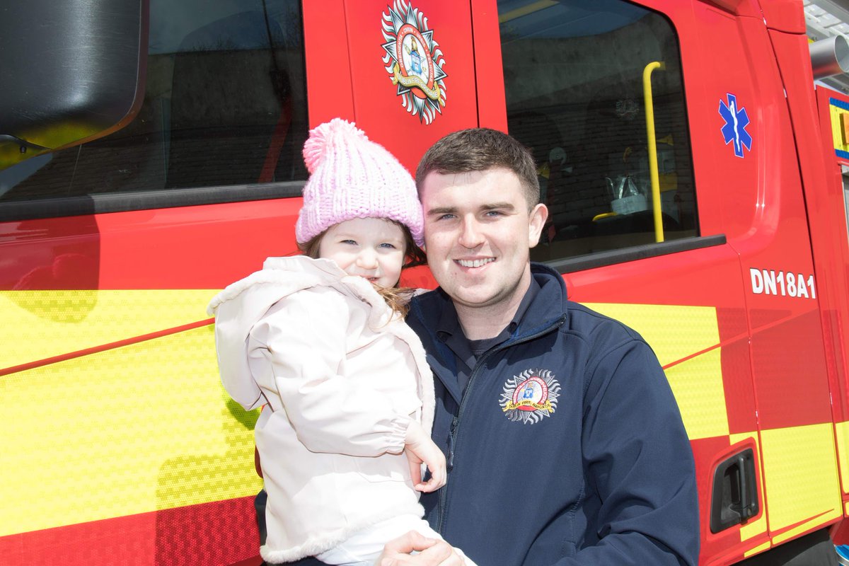 DubFireBrigade's tweet photo. #HappyFathersDay to all the dads out there, especially to the firedads/paradads on duty today. Belated celebrations after 6pm this evening, or maybe a few surprise visits to the stations!
#firedads https://t.co/ReE9lM0uCD