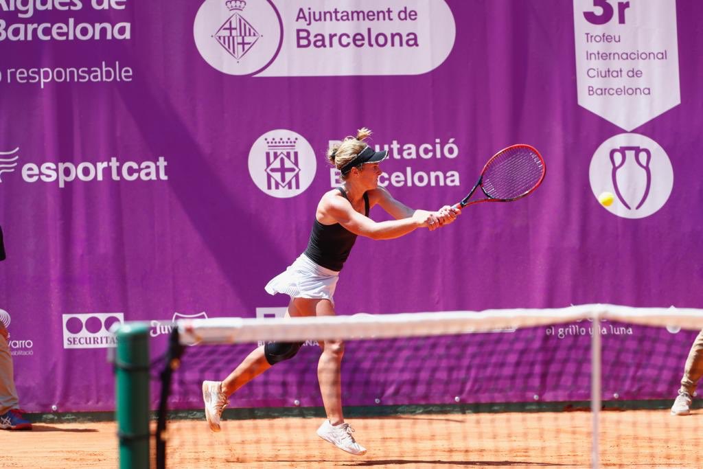 TICBTennis's tweet photo. Primer set per @AllieKiick! La jugadora d’EEUU i cap de serie numero 1 s’avança al marcador per 7-6. Segueix la final en directe a @esport3! #TICBTennis https://t.co/i0kTdLWgmm