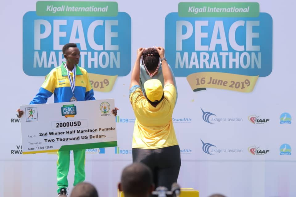 MTNRwanda's tweet photo. The winners of #KIPM2019 receive their awards. This year's marathon saw mostly Kenyans take the top prizes and one Uganda.
It's been an #EastAfrican experience.
#BrighterLives https://t.co/4uDdeWTuH6
