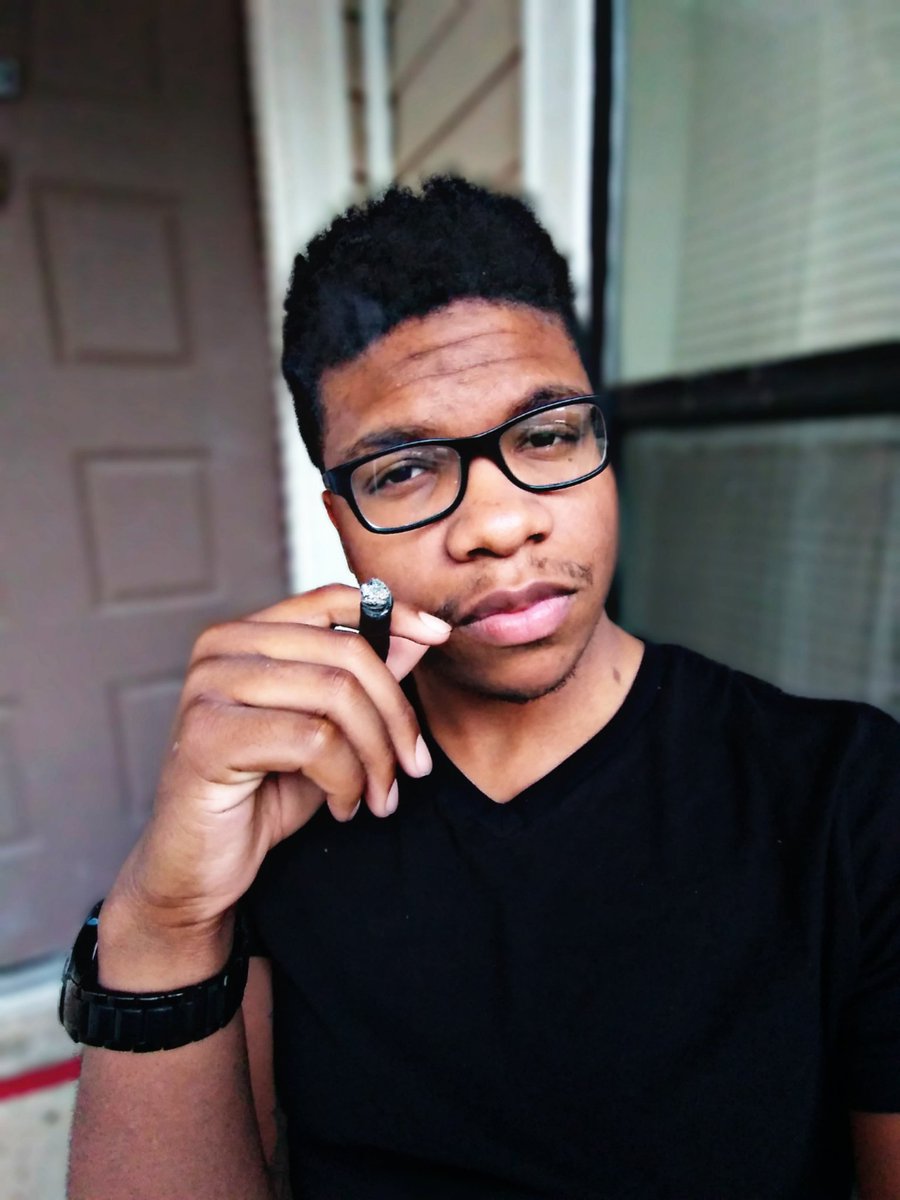 TrueTo_MyWord's tweet image. Happy Sunday #sundaysmokesession
#CigarDaddy #cigarlife #cigar