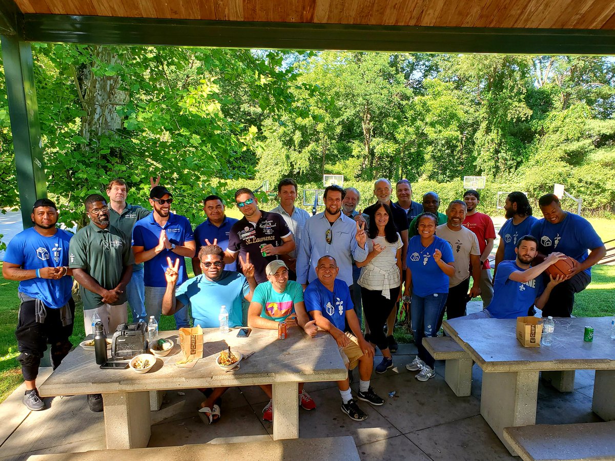 RealSolarTony's tweet photo. That's us! #EDGEcrew both solar and efficiency @EDGEenergy Friday picnic to celebrate us! 🏡👊🥳🥾🍉🌯🥗☀️ https://t.co/E9hPU8OkwF