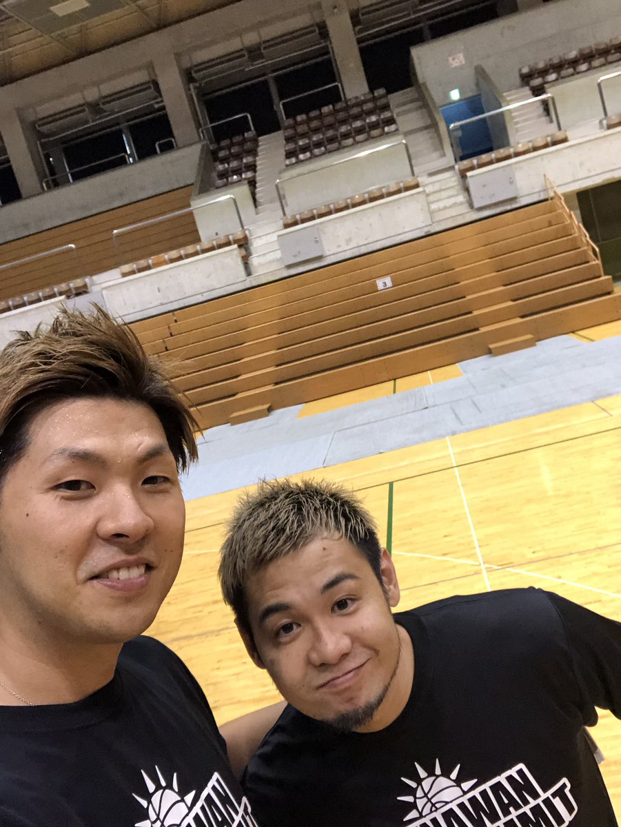 uetayuki's tweet photo. 久しぶり沖縄の皆んに会えて楽しかった^ - ^
チームはみんな違うけどちばりよ〜！！

#感謝
#うちな〜魂
#OBL
#STEPBY STEP https://t.co/9SOrEKzHqz